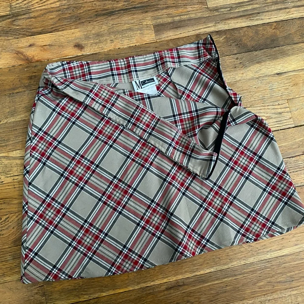 Vintage Y2K Plaid Skirt - Picture 6 of 8